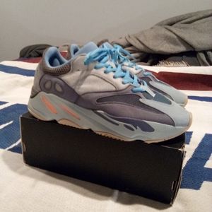 Adidas Yeezy 700 Carbon Blue